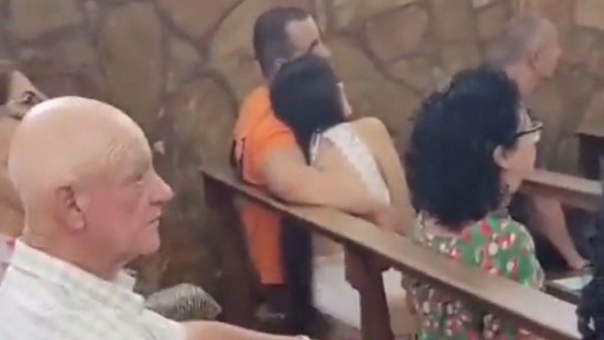 Viral: descubrió a su marido con la amante en una iglesia y todo terminó en escándalo