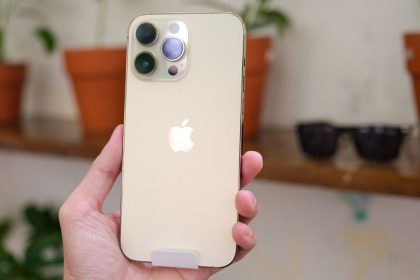 Una pareja vendió a su bebé para comprarse un iPhone 14