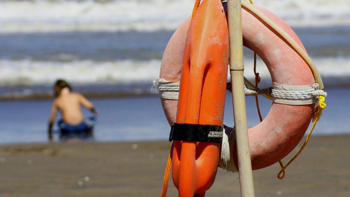 Horarios de guardavidas y nuevas banderas en playas de Mar del Plata 2023