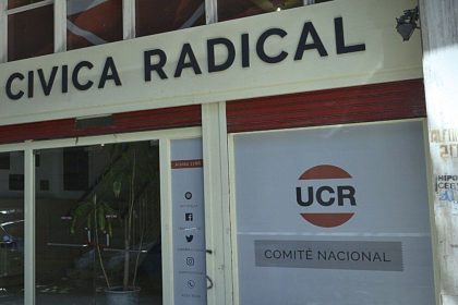 Violento ataque a la sede de la UCR deja tres detenidos: últimos detalles