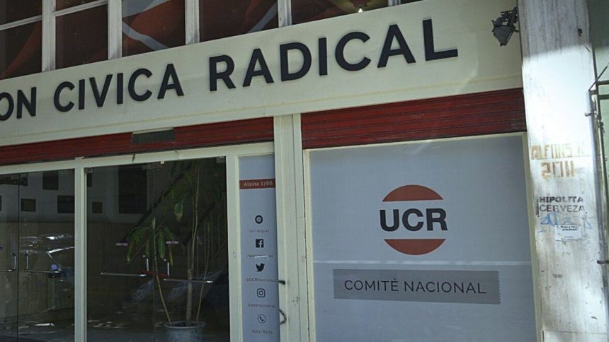 Violento ataque a la sede de la UCR deja tres detenidos: últimos detalles