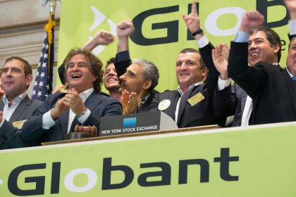 Globant en crisis: congelación de salarios y fuga de talentos clave