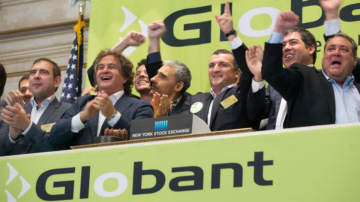 Globant en crisis: congelación de salarios y fuga de talentos clave