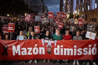 Escándalo en Valencia: Multitud exige la dimisión del presidente regional