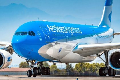 Reuniones clave entre el Gobierno y gremios por Aerolíneas Argentinas