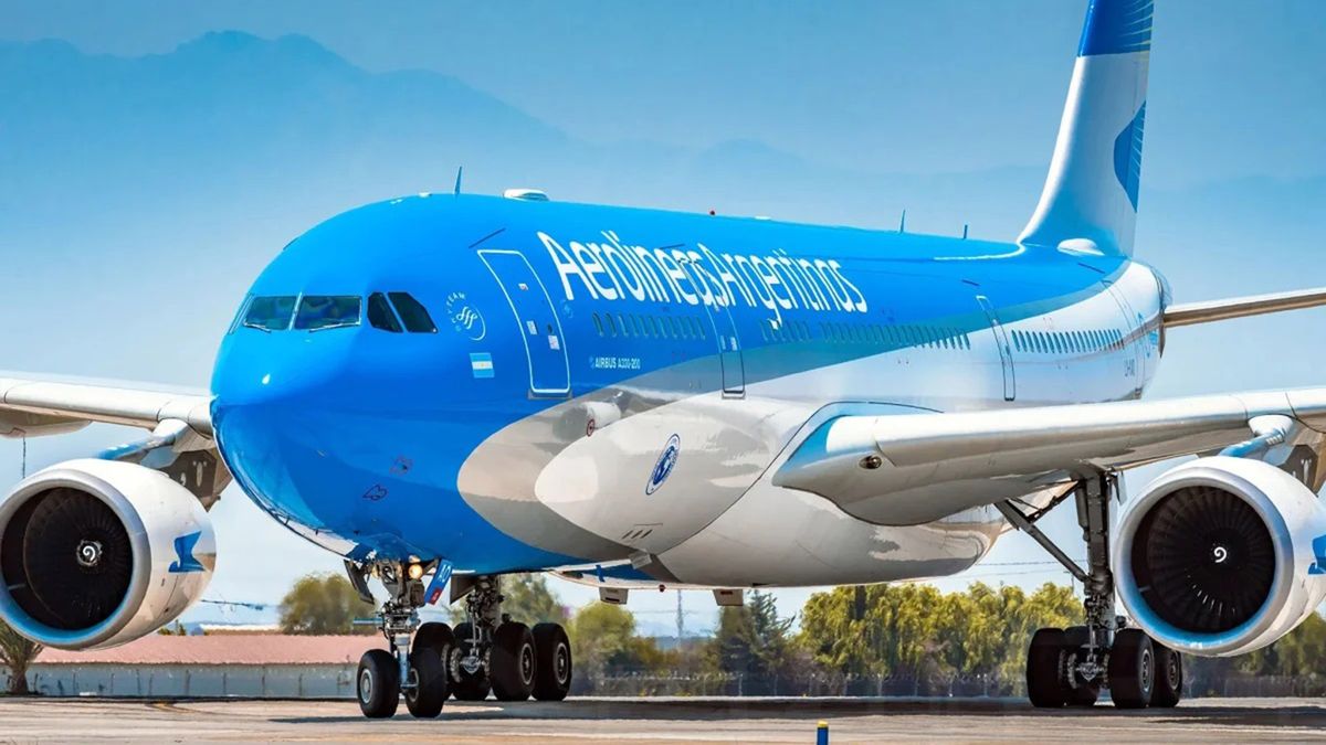 Reuniones clave entre el Gobierno y gremios por Aerolíneas Argentinas