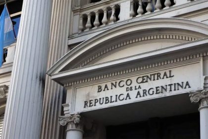 El Banco Central refuerza reservas con una gran compra de dólares