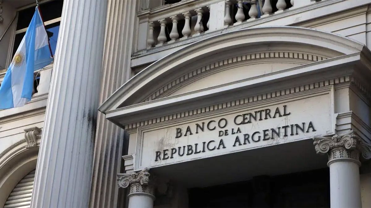 El Banco Central refuerza reservas con una gran compra de dólares