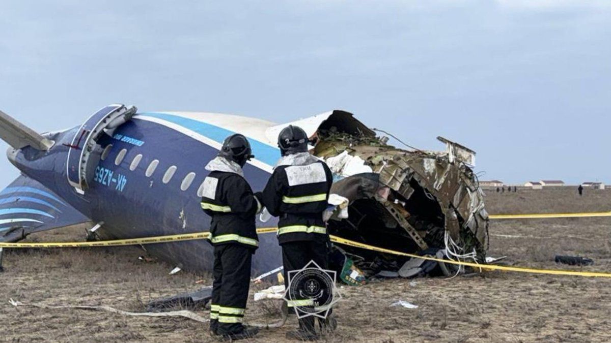 Azerbaiyán denunció que un misil derribó al avión en Kazajistán