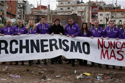 Milei desata polémica en La Matanza con campaña que equipara kirchnerismo y terrorismo de Estado