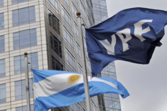 Argentina obtiene una suspensión temporal para el traspaso del 51 % de YPF en EE. UU.