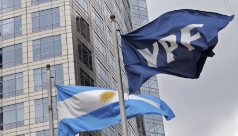 Argentina obtiene una suspensión temporal para el traspaso del 51 % de YPF en EE. UU.