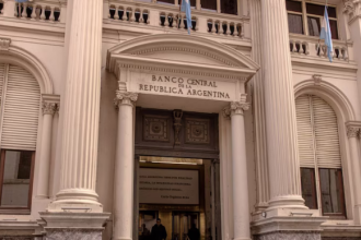 Gobierno y bancos enfrentan fricciones por nuevas normas de liquidez