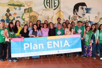 Milei elimina el Plan ENIA, clave en la reducción del embarazo adolescente en Argentina