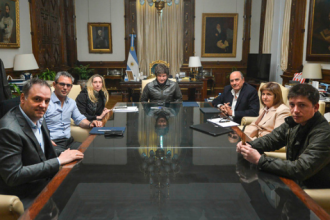 Milei convoca dos reuniones de gabinete tras derrota electoral en Buenos Aires