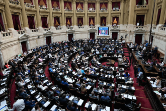 Gobierno impulsa debate por reforma tributaria mientras Milei inicia gira electoral por el país