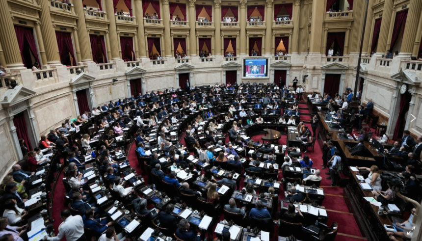 Gobierno impulsa debate por reforma tributaria mientras Milei inicia gira electoral por el país