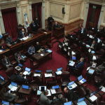 El Congreso se planta ante Milei y avanza una ley que reduce su poder por decreto