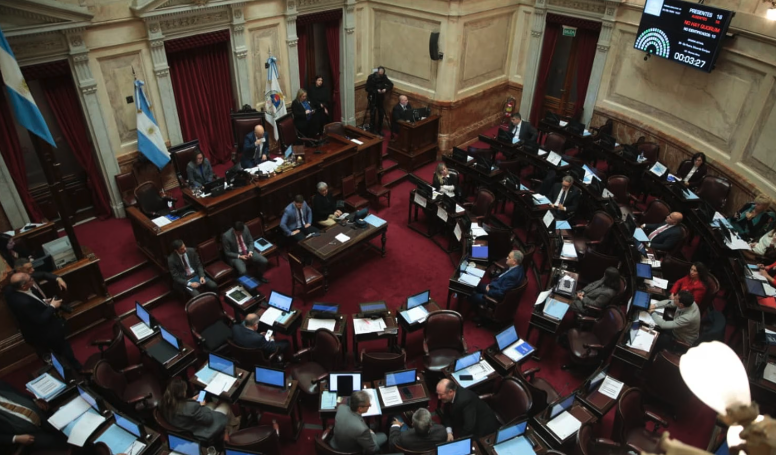 El Congreso se planta ante Milei y avanza una ley que reduce su poder por decreto