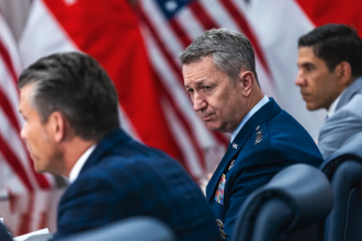 El jefe del Estado Mayor de EE. UU. visita Puerto Rico en medio de la tensión con Venezuela