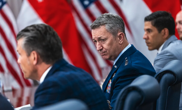 El jefe del Estado Mayor de EE. UU. visita Puerto Rico en medio de la tensión con Venezuela