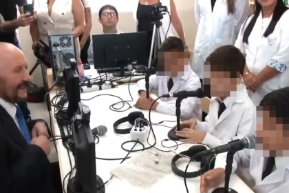 video de Insfrán con alumnos